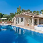 New Beachside With Private Pool Μαρμπέλλα