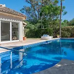 New Beachside With Private Pool Μαρμπέλλα