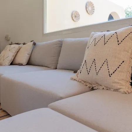 New Beachside With Private Pool