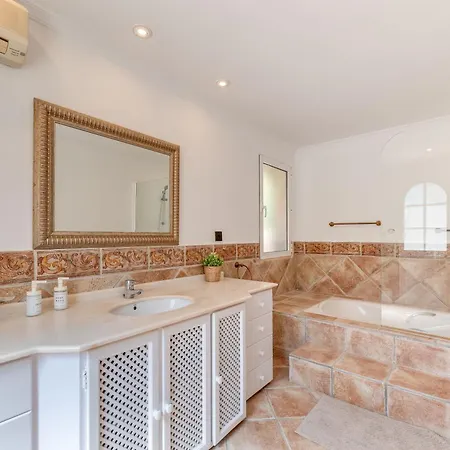 New Beachside With Private Pool *