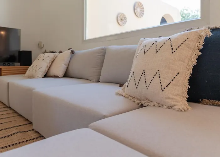 New Beachside With Private Pool