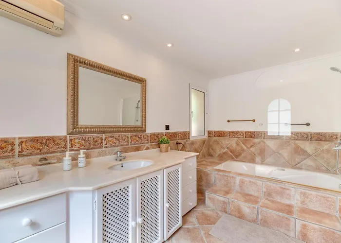 New Beachside With Private Pool *