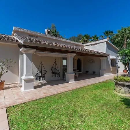 New Beachside With Private Pool Μαρμπέλλα
