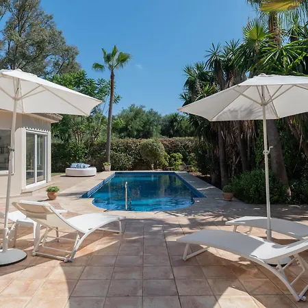 New Beachside With Private Pool Μαρμπέλλα