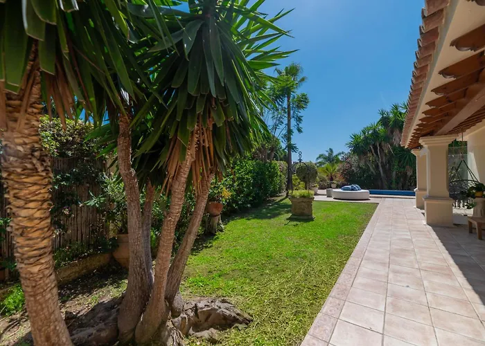 New Beachside With Private Pool Villa Marbella